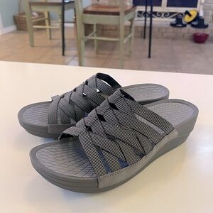 Baretraps Women’s Strappy Slip on Sandals Size 9.5 Gray Shoes
